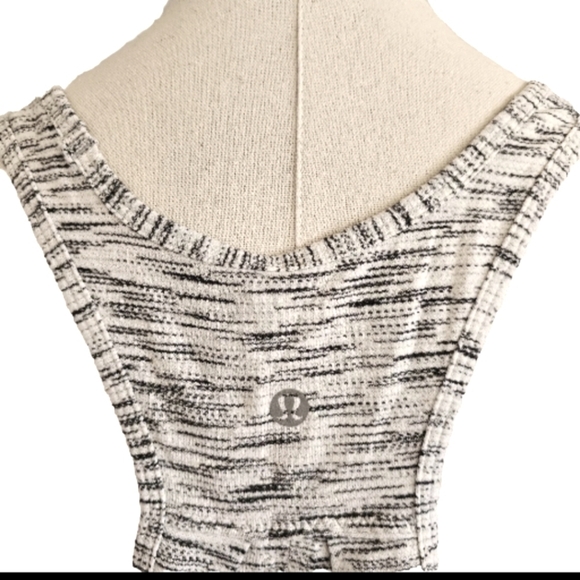 Lululemon Heathered Gray Workout Yoga Gym Essential Pleated Back Tank Top Sz 10 - Picture 5 of 10